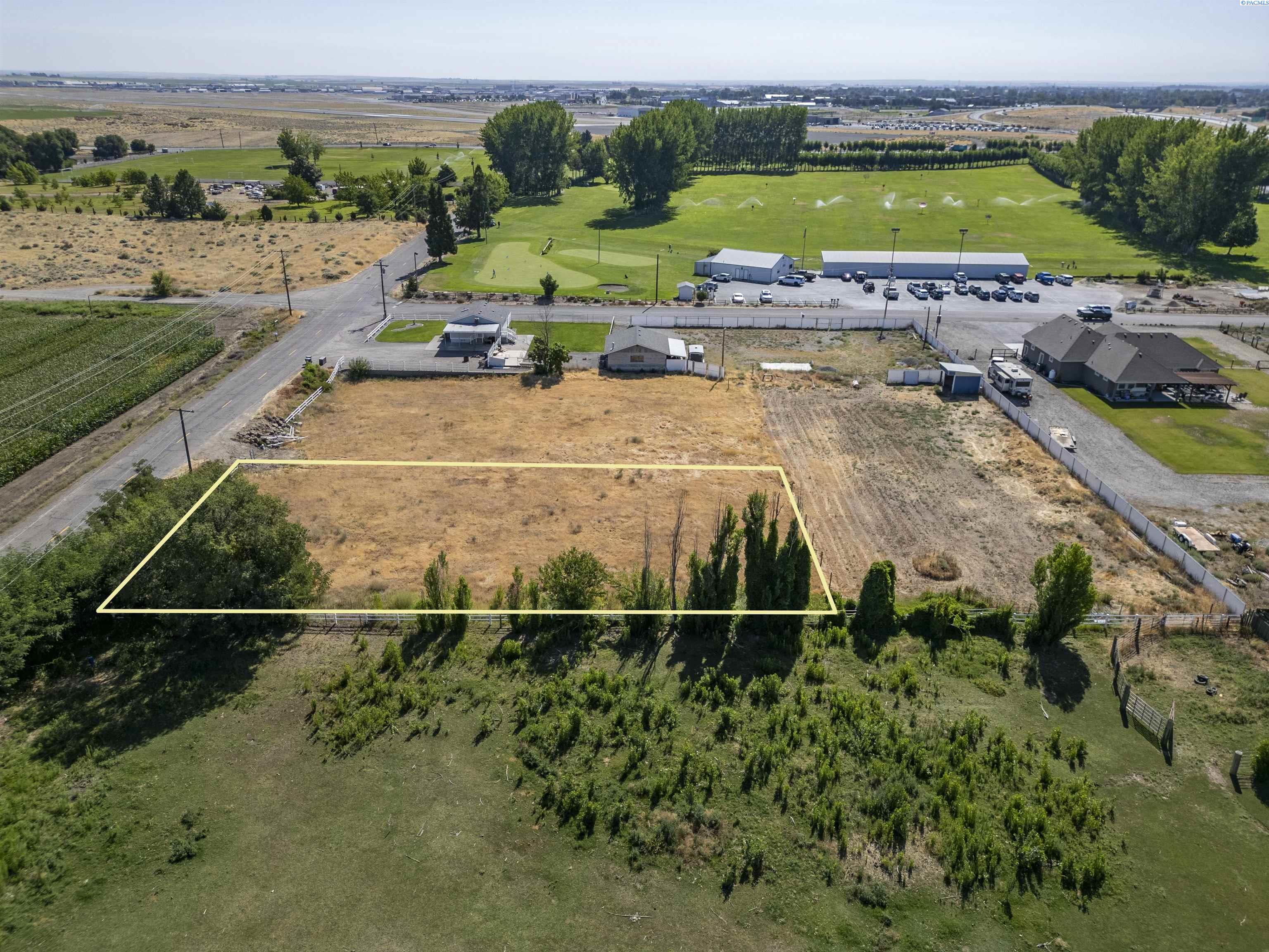 Property Photo: 4028 W Argent Place WA 99301