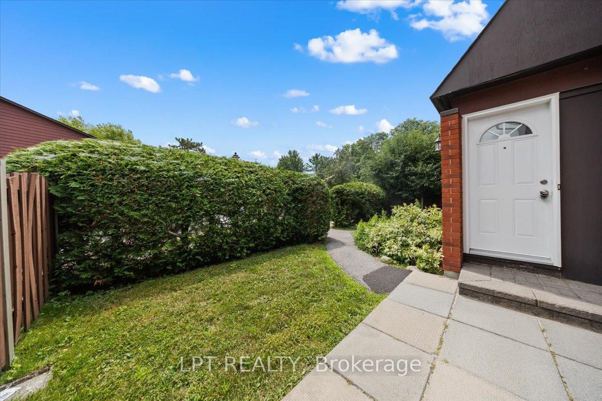 Property Photo:  9F Banner Road F  ON K2H 8T3 