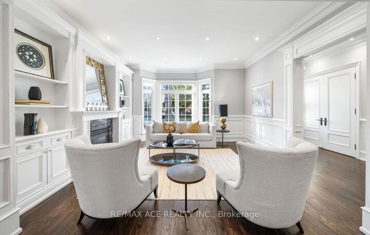 Photo de la propriété: 133 Park Home Avenue ON M2N 1W7