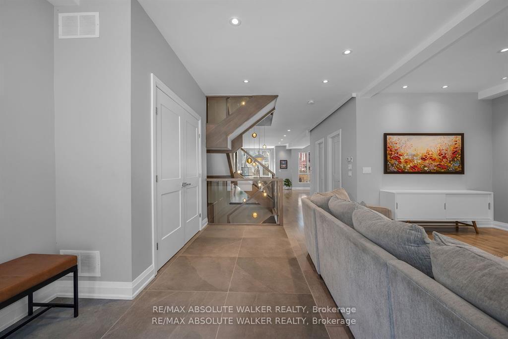 Property Photo:  658 O'Connor Street  ON K1S 3R8 