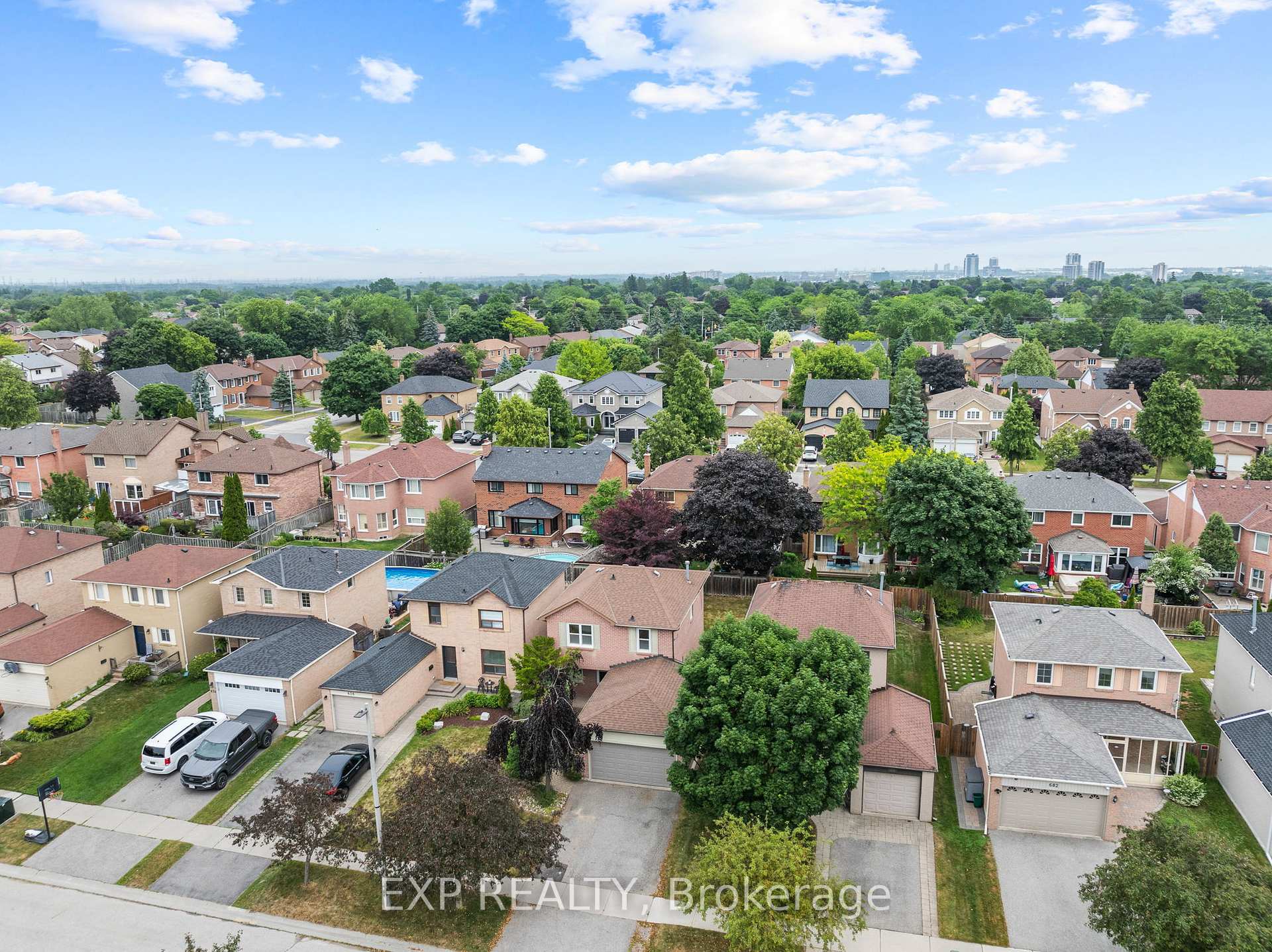 678 Beckworth Square  Pickering ON L1V 3X4 photo