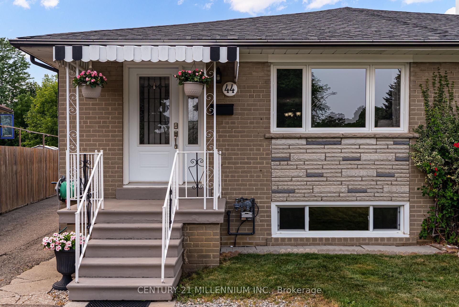 Photo de la propriété: 44 Sanford Crescent ON L6X 2C3