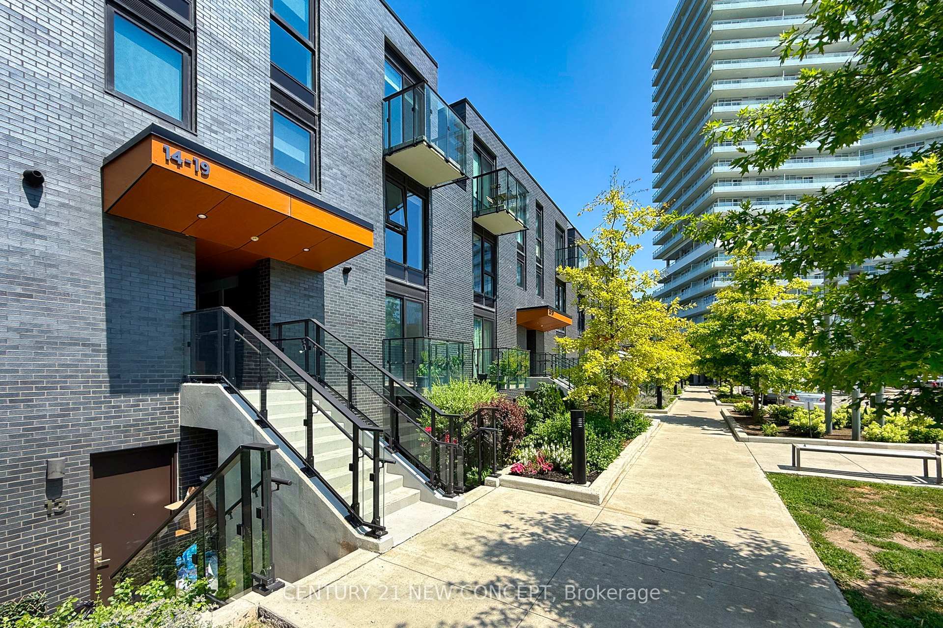 Property Photo: 10 Brin Drive Th19 ON M8X 0B3