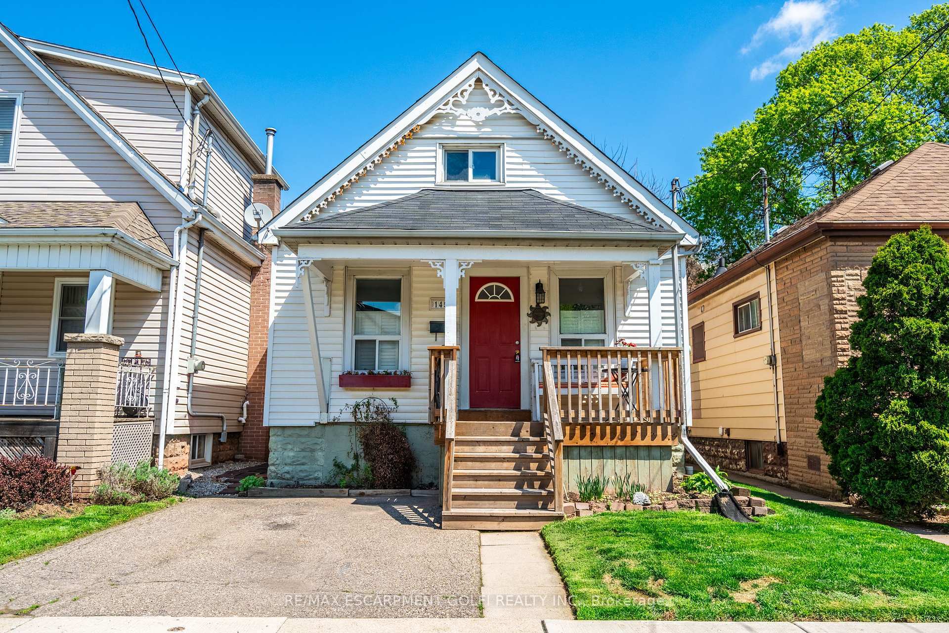 Property Photo:  145 Newlands Avenue  ON L9H 5P4 