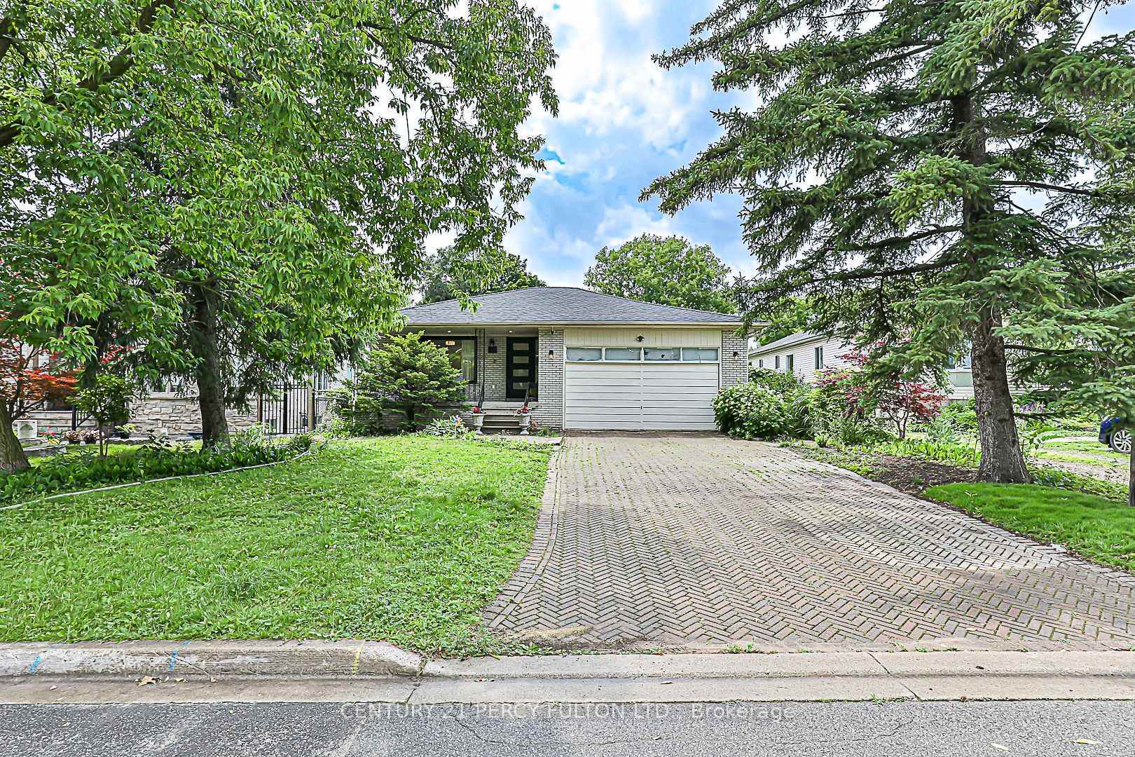 Photo de la propriété: 168 Ruggles Avenue ON L4C 1Y4