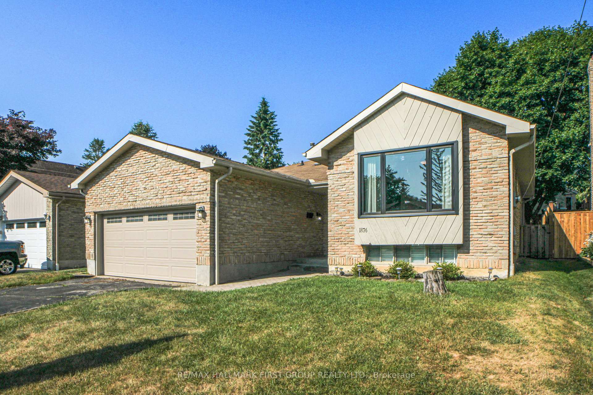 Property Photo:  1876 New Street  ON L1V 3M1 