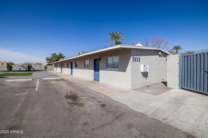 5632 S Montezuma Street  Phoenix AZ 85041 photo