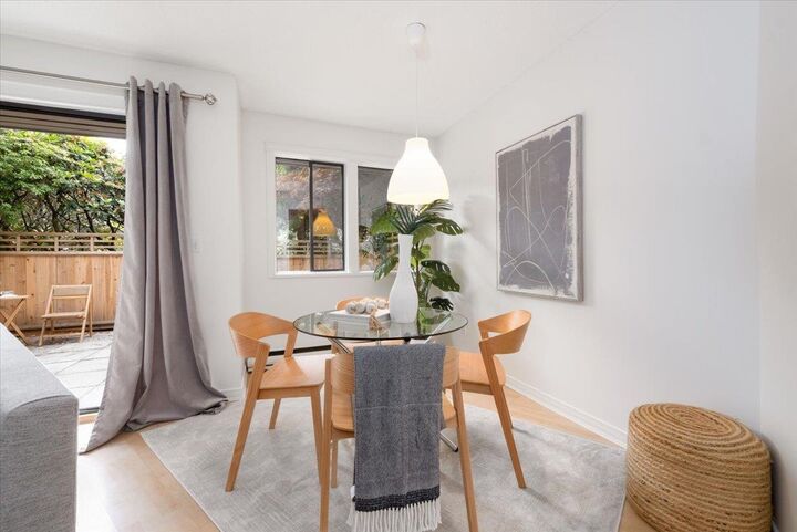 Property Photo: 251 W 14th Street 6 BC V7M 1P4