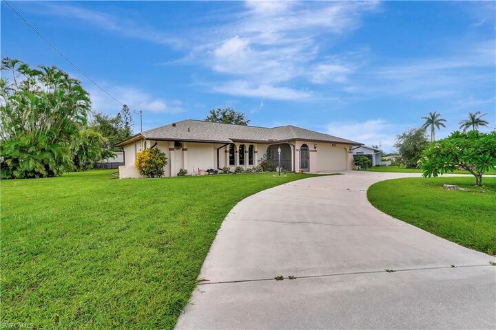 Property Photo:  1102 SE 28th Ter  FL 33904 