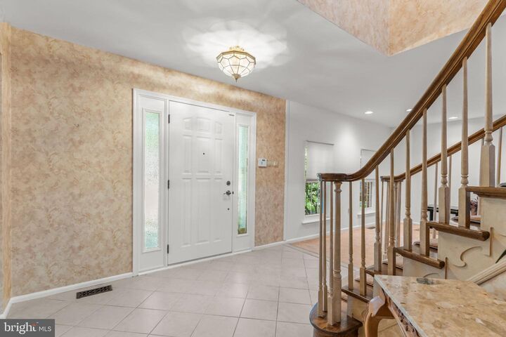 Property Photo: 812 Green Ridge Circle PA 19053