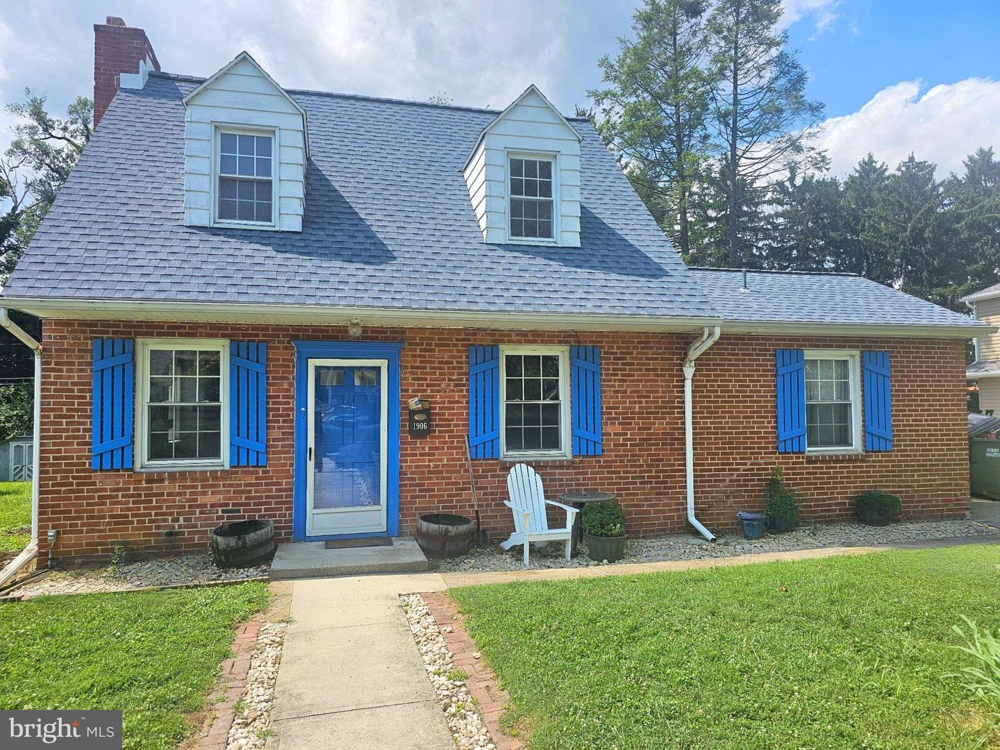 Property Photo: 1906 Chatham Drive PA 17011