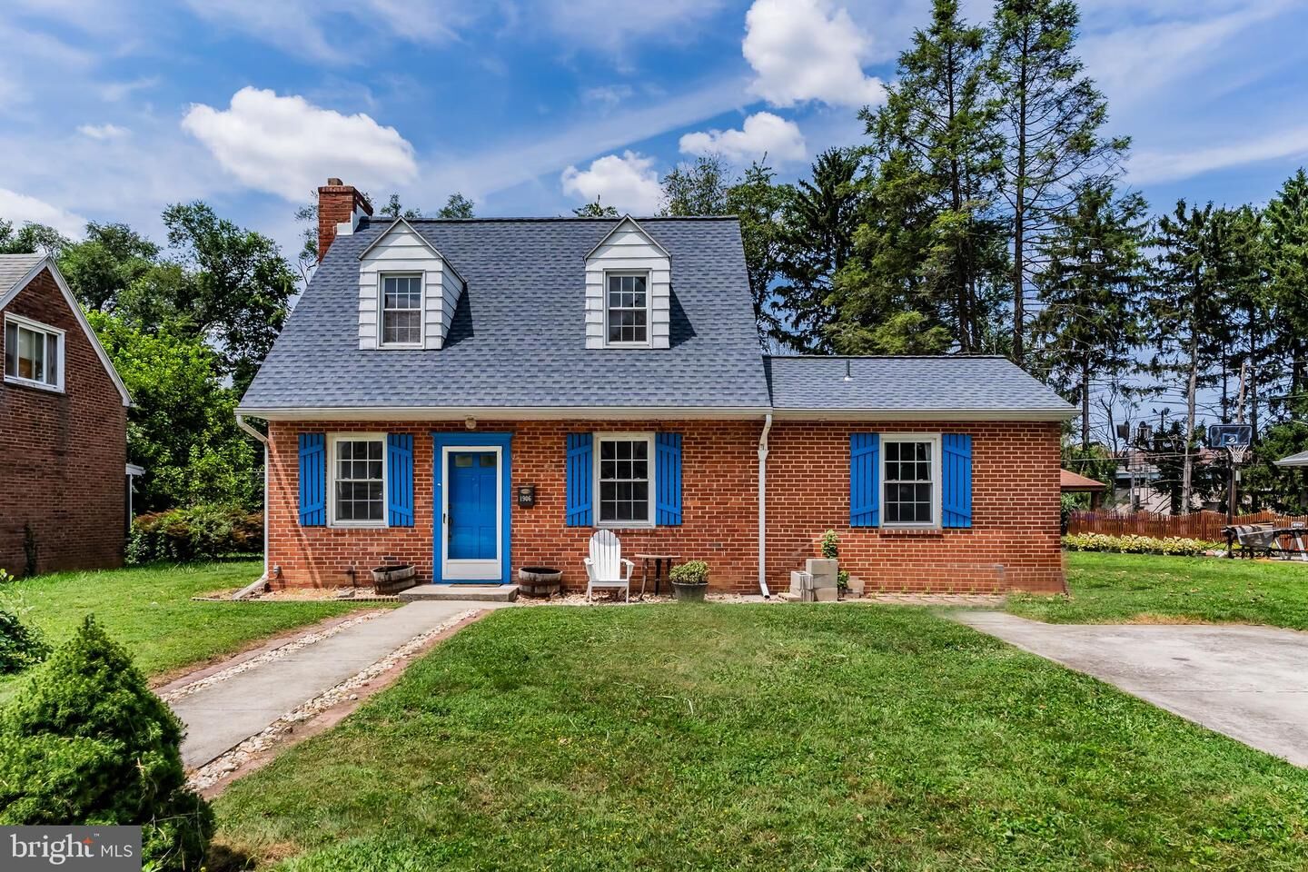 Property Photo: 1906 Chatham Drive PA 17011
