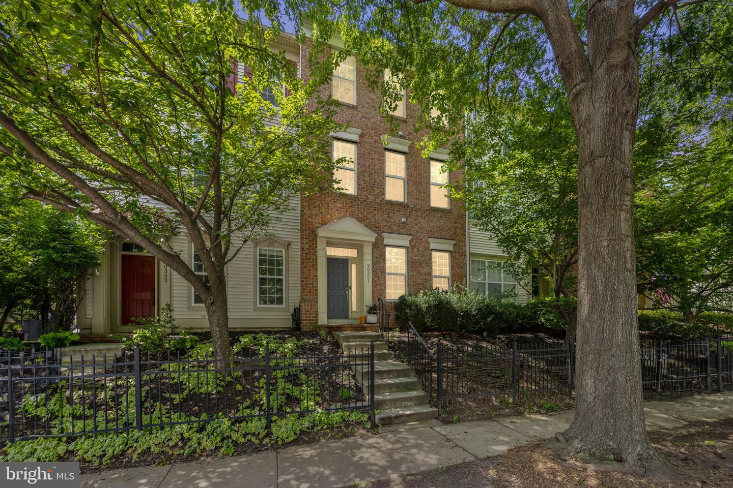 Property Photo: 20351 Bowfonds Street VA 20147