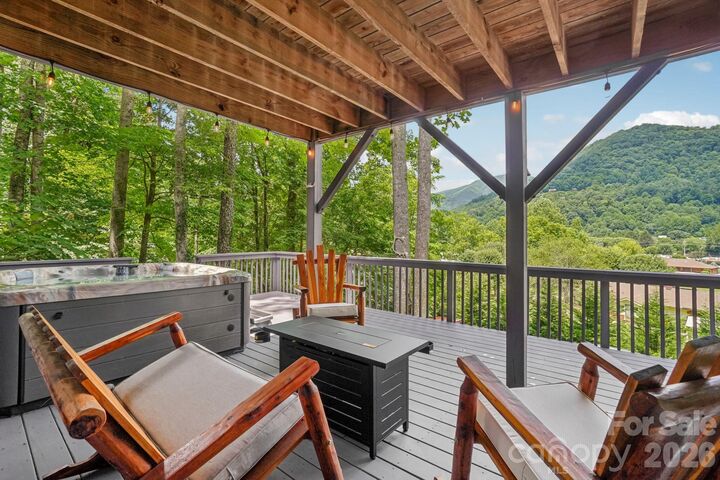 Property Photo:  7 Higel Lane  NC 28751 