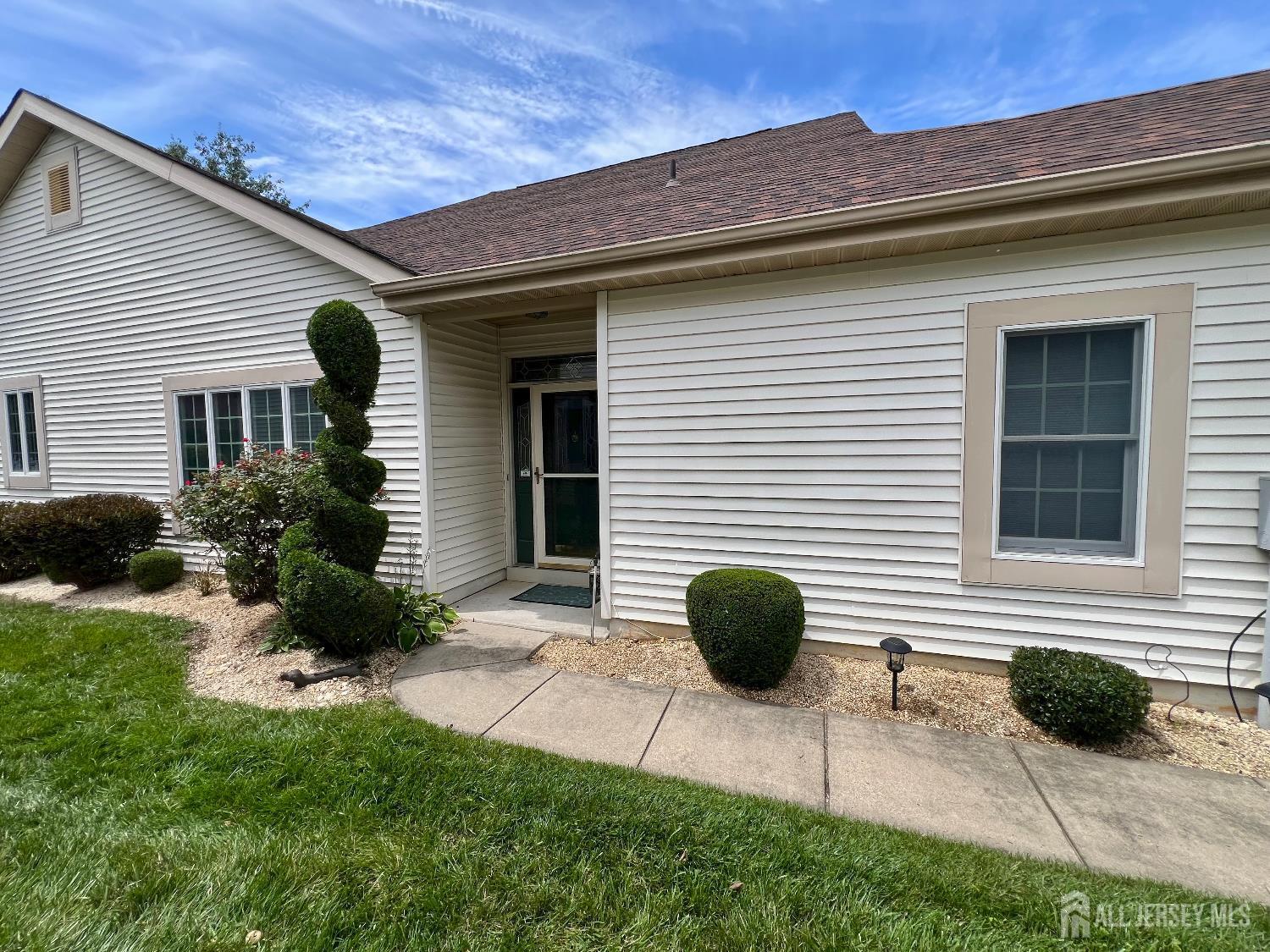 Property Photo:  36 Dawson Lane  NJ 08831 