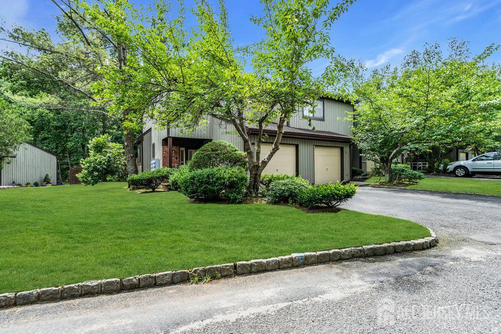 Property Photo:  35 Laurie Court 210  NJ 07747 