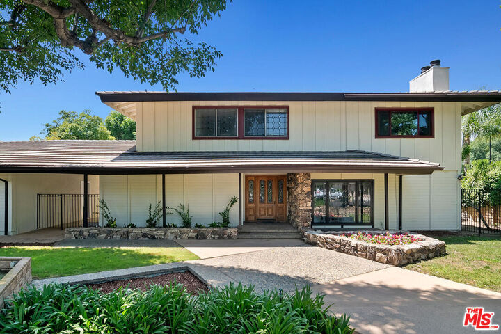Property Photo:  19416 Kinzie St  CA 91324 