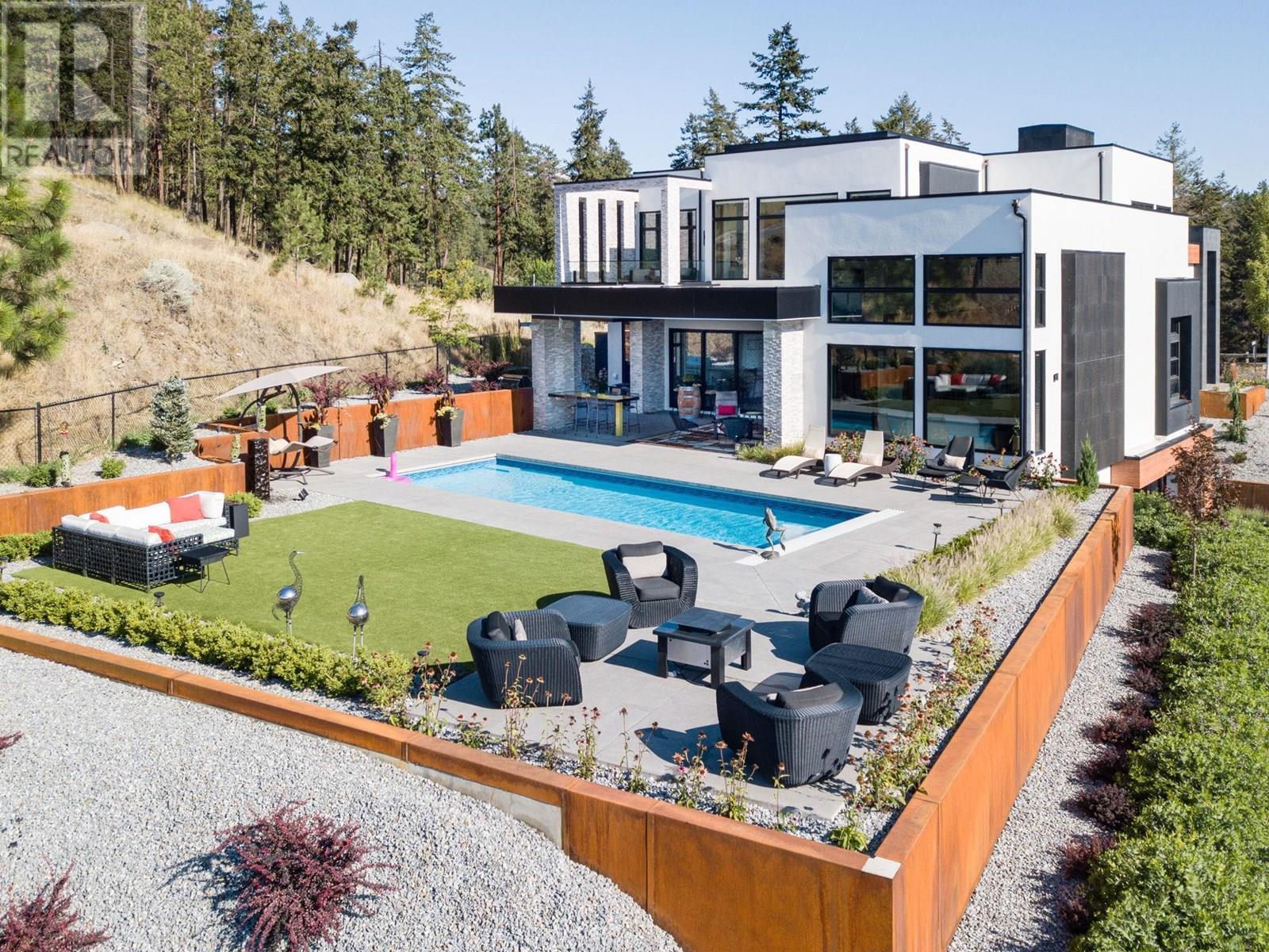 Property Photo: 722 Highpointe Place BC V1V 2Y3