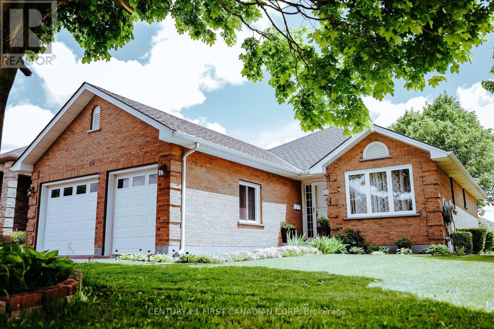 Photo de la propriété: 38 St Michaels Street ON N4B 3C8