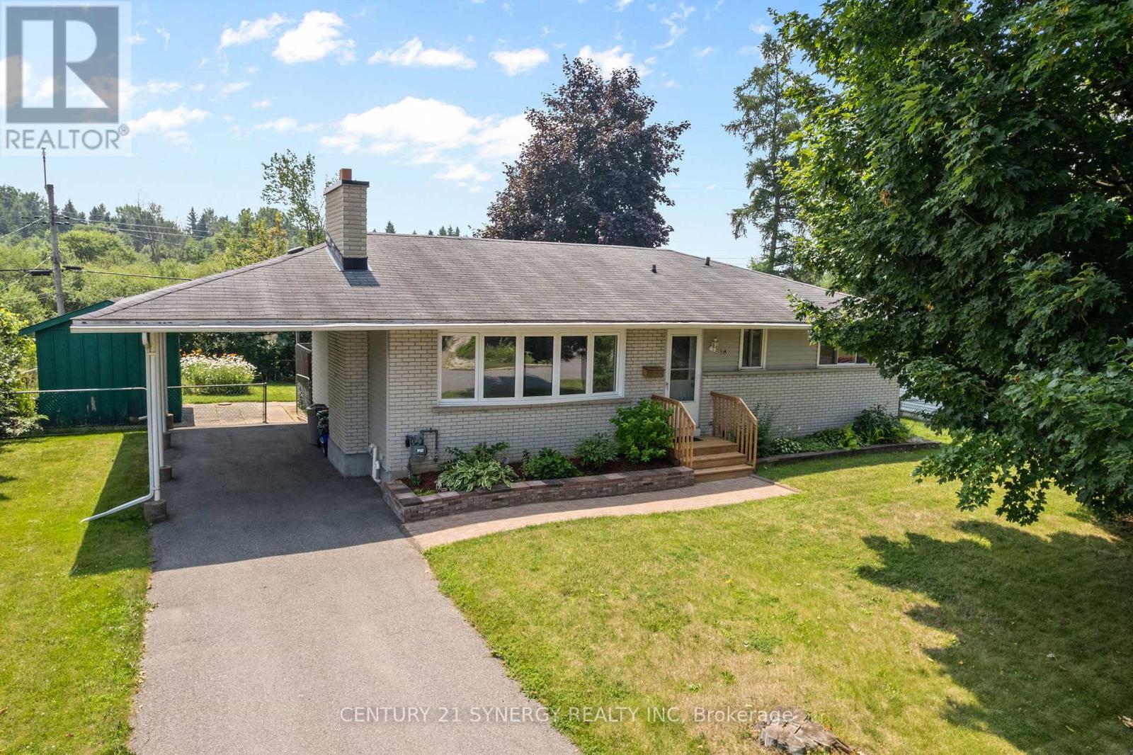Property Photo: 20 Parkside Crescent ON K2G 3B5