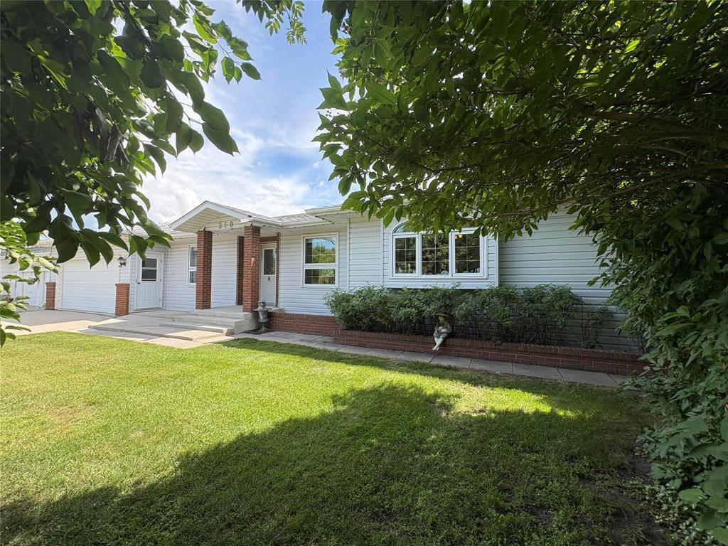 Property Photo: 260 Fifth Avenue East MB R0L 1S0