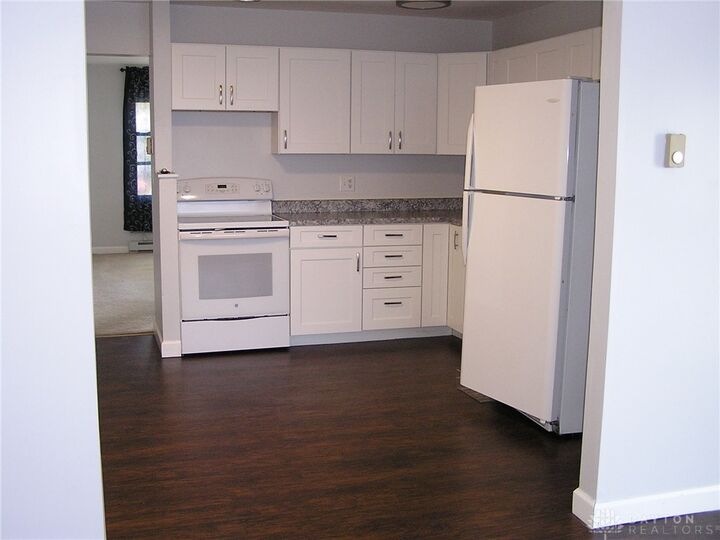 Property Photo:  124 Kings Chapel Drive  OH 45373 