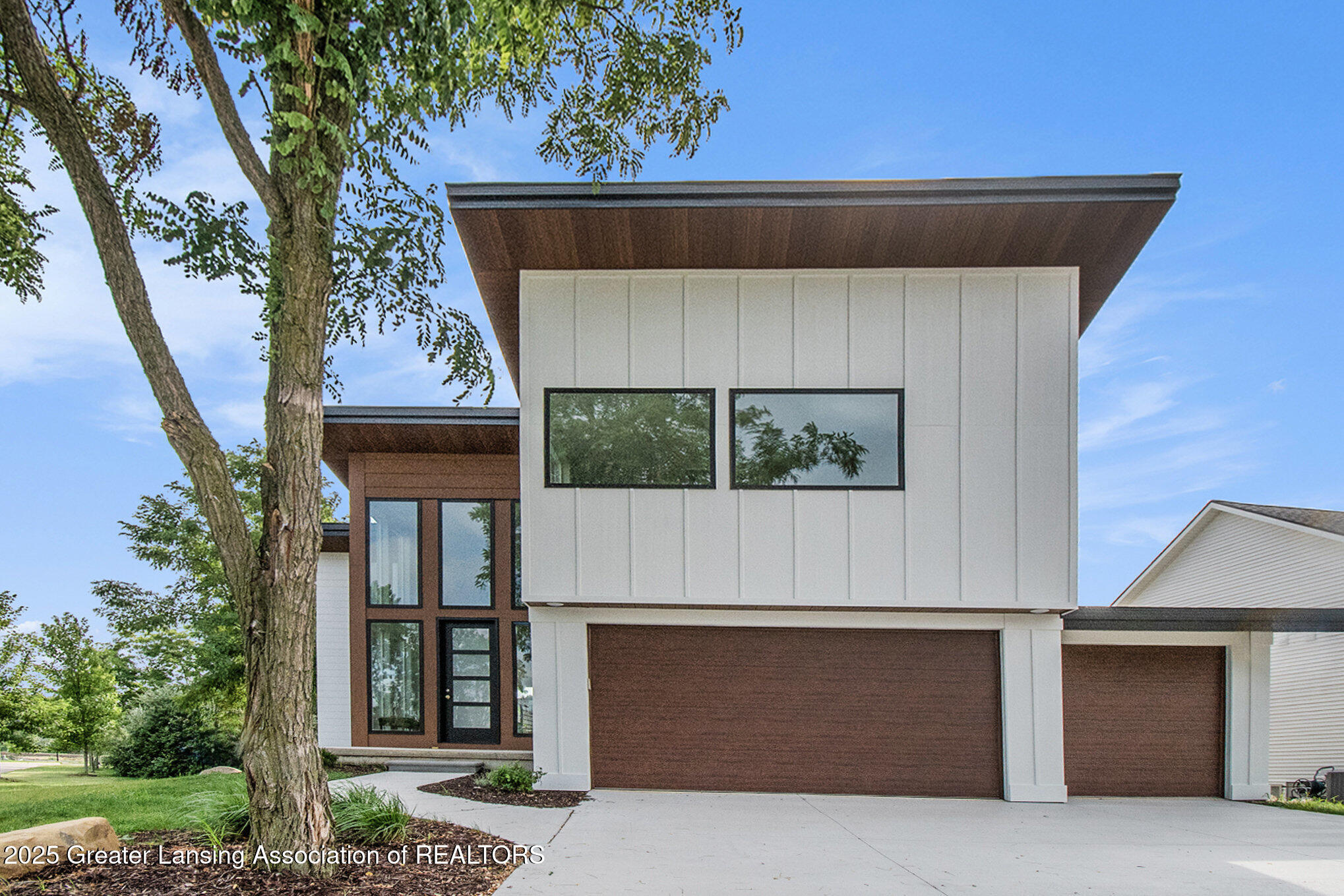 Property Photo: 16925 Willowbrook Drive MI 48840
