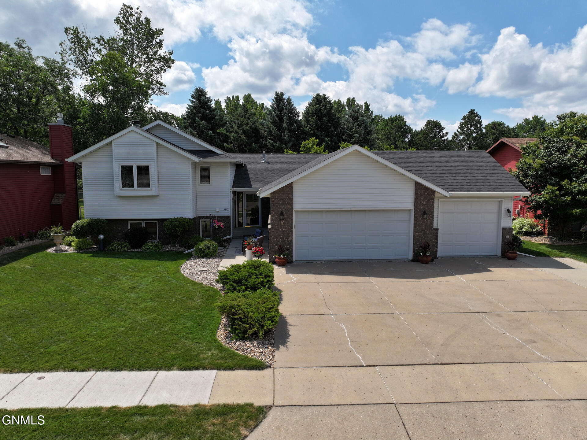 Property Photo:  707 Munich Drive  ND 58504 