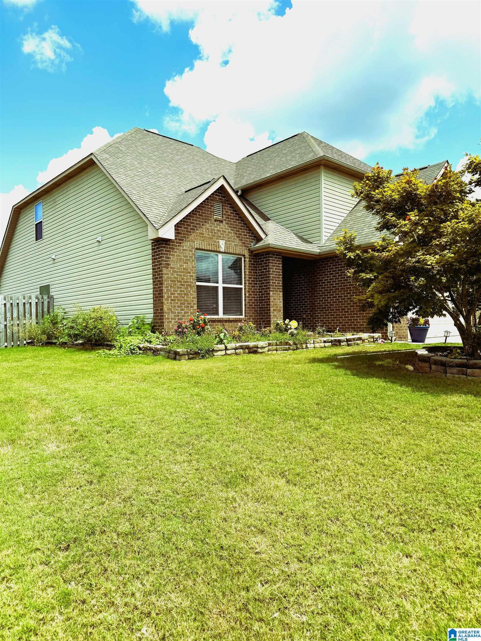 Property Photo:  5001 Kensington Place  AL 35040 