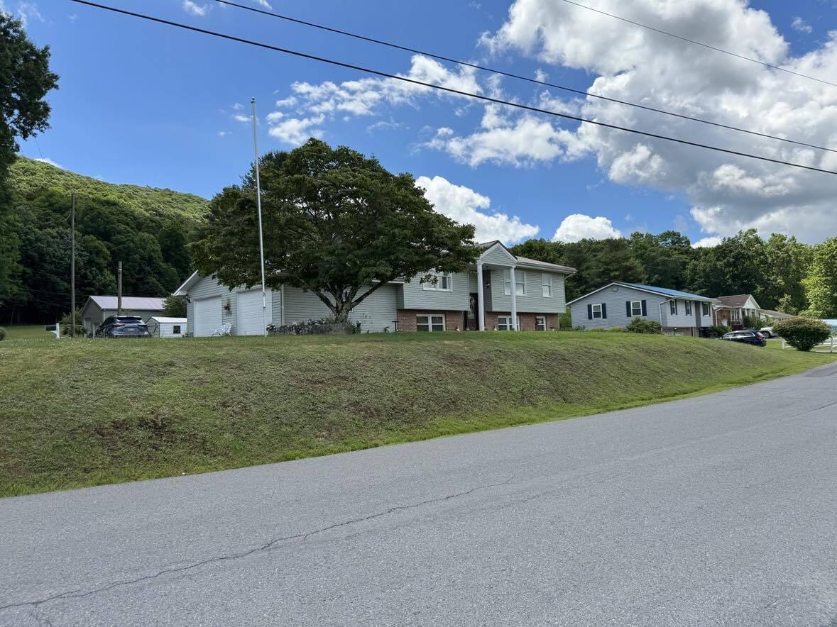 Property Photo: 381 Pennsylvania Ave WV 25962
