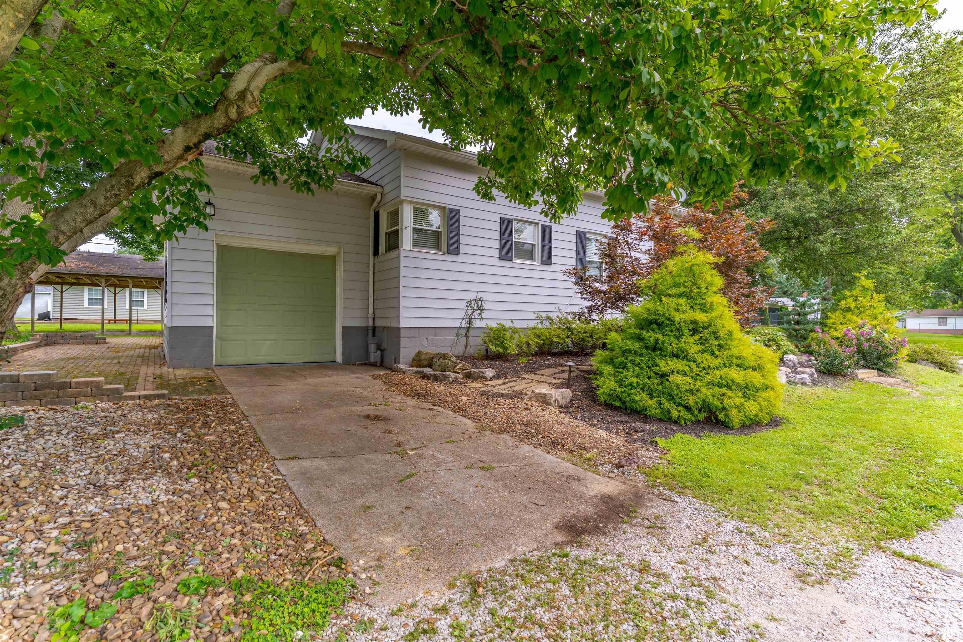 Property Photo: 841 Stewart Avenue IN 47715-4249