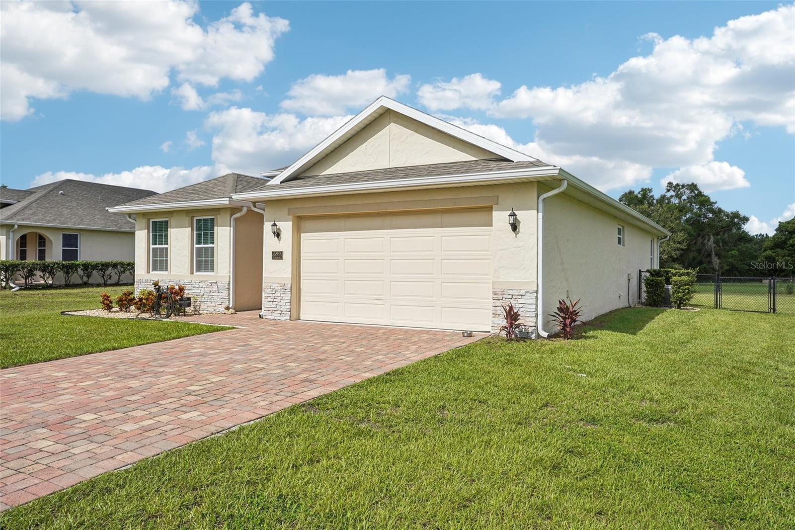 Property Photo:  699 S Dixie Drive  FL 34737 