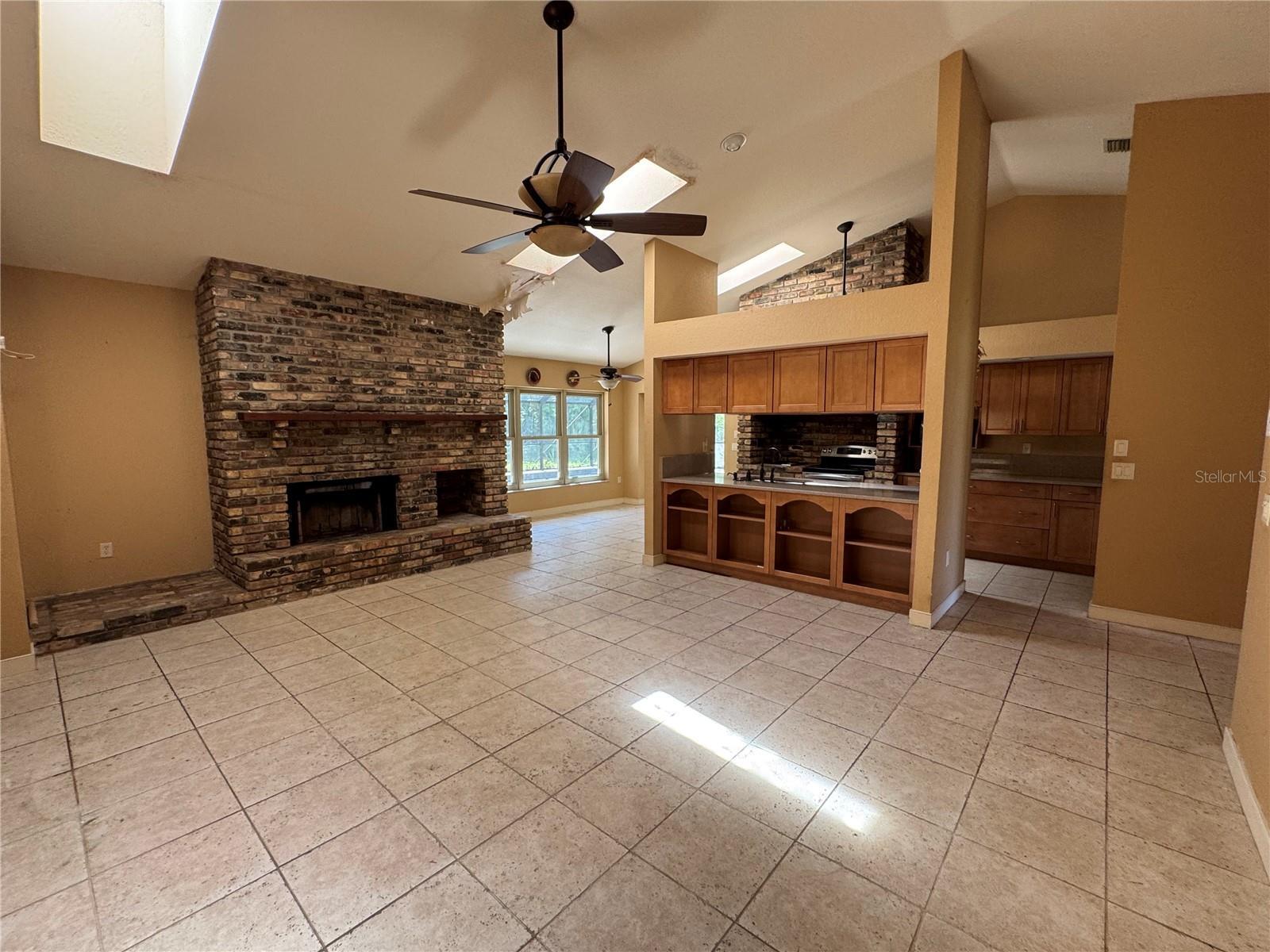 Property Photo: 411 San Felix Street FL 33983