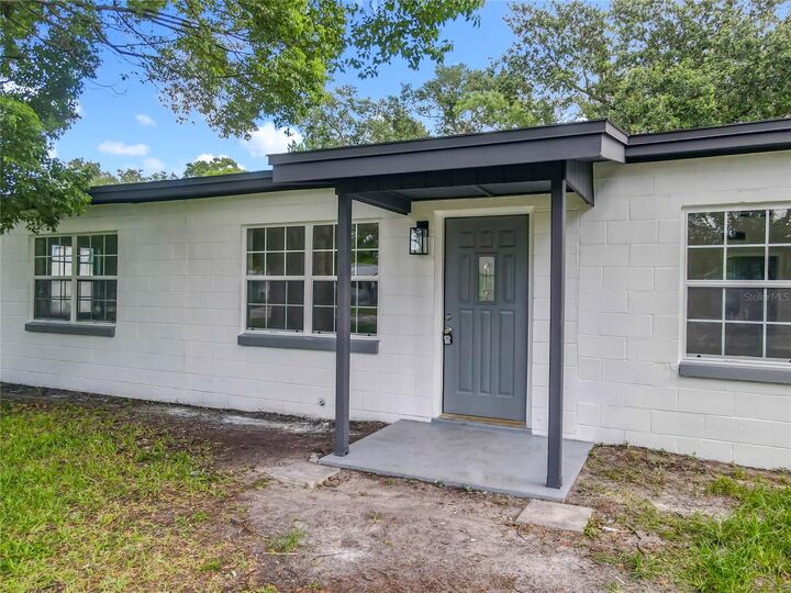 Property Photo:  405 Willow Avenue  FL 32771