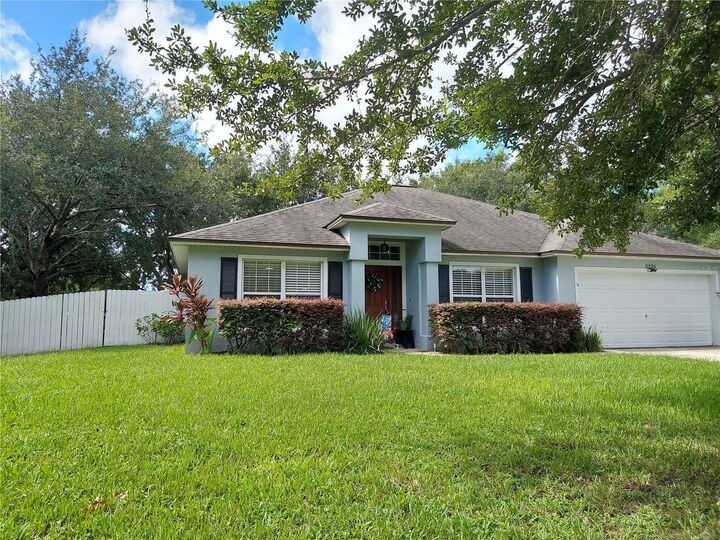 Property Photo: 2236 Lake Pointe Circle FL 34748