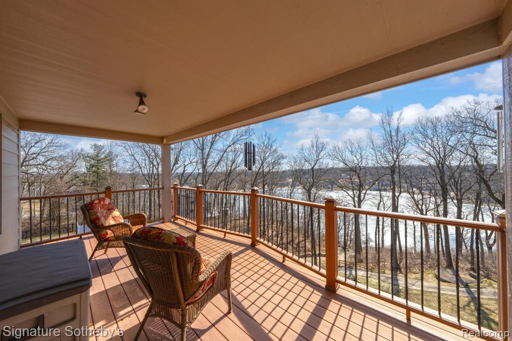 Property Photo: 5001 Forest Valley MI 48348