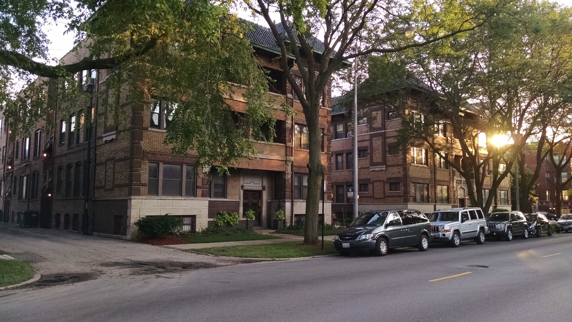 Property Photo: 947 E Hyde Park Boulevard 1 IL 60615