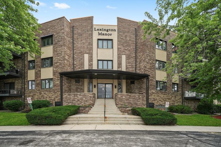 7100 W 95th Street 312  Oak Lawn IL 60453 photo