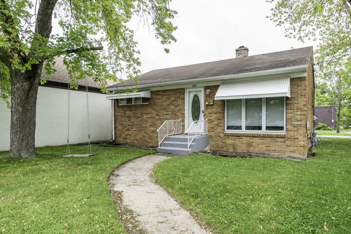 Property Photo: 1101 Pine Street IL 60085