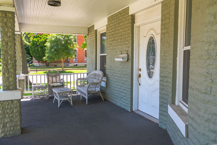 Property Photo: 604 N 7th Street IL 61068