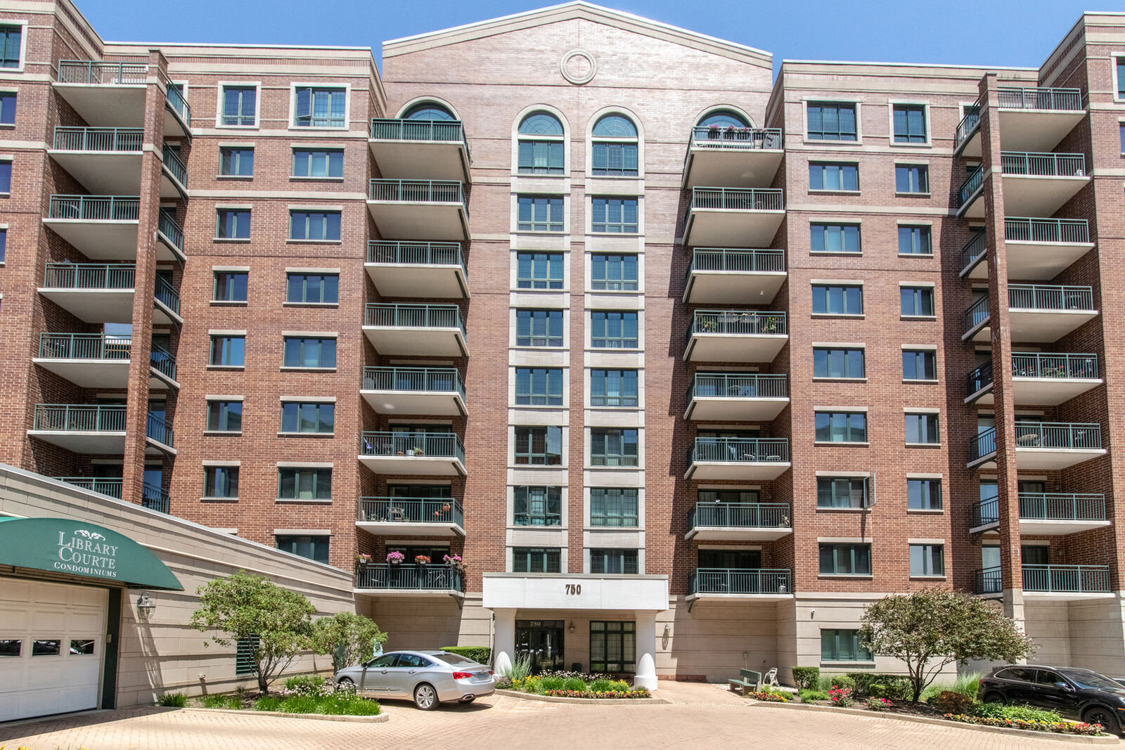 Property Photo: 750 Pearson Street 904 IL 60016