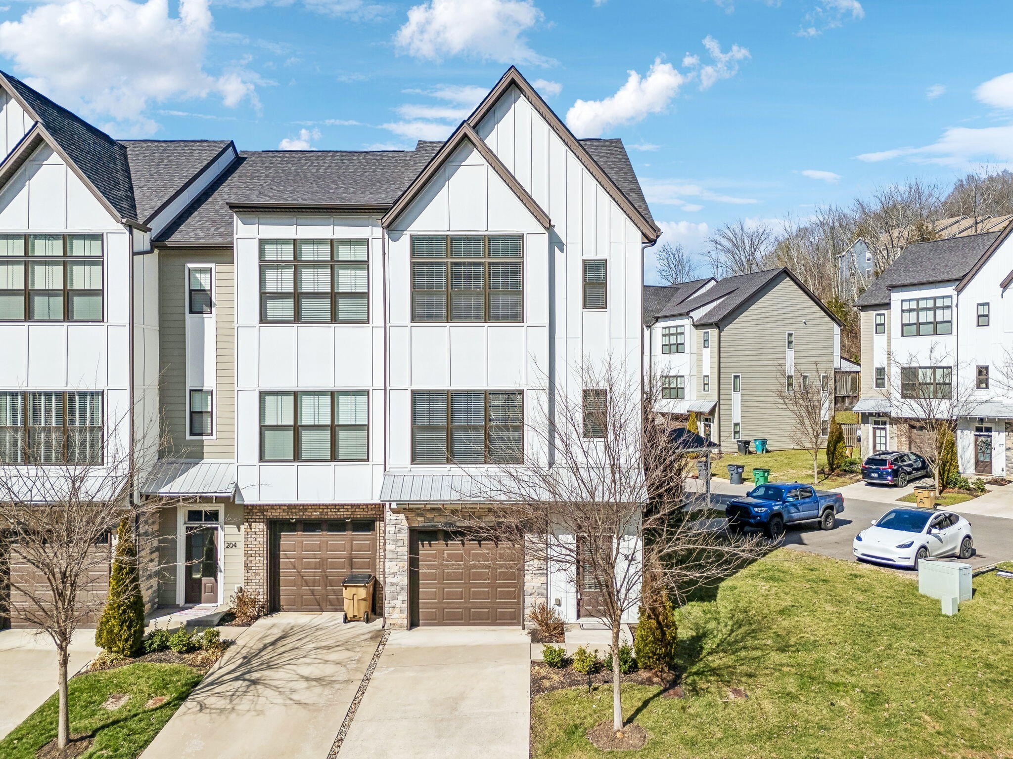 Property Photo:  202 Stonecrest Cir  TN 37209 
