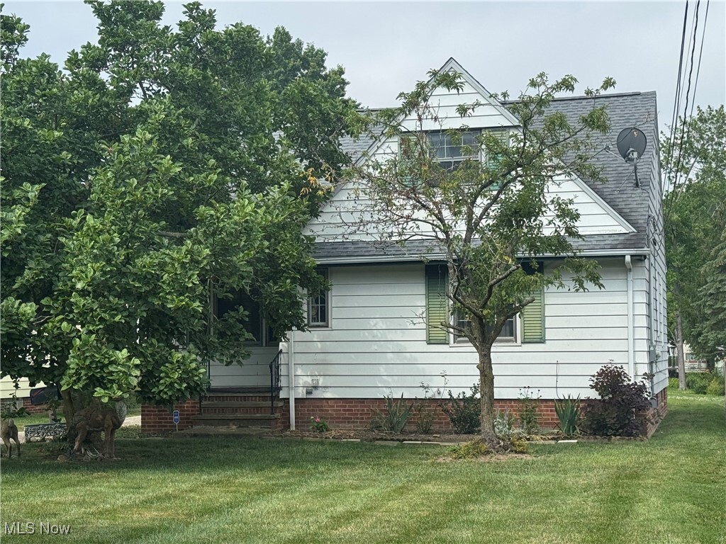 Property Photo:  246 E 280th Street  OH 44132 
