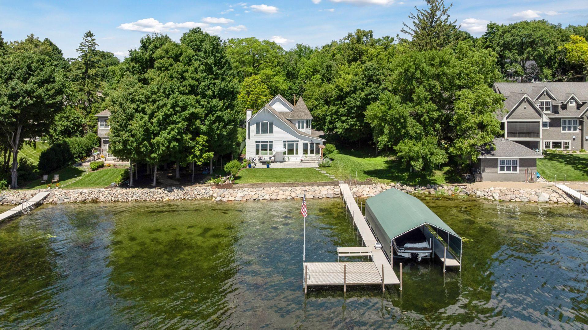 Property Photo:  465 Lakeview Avenue  MN 55331 