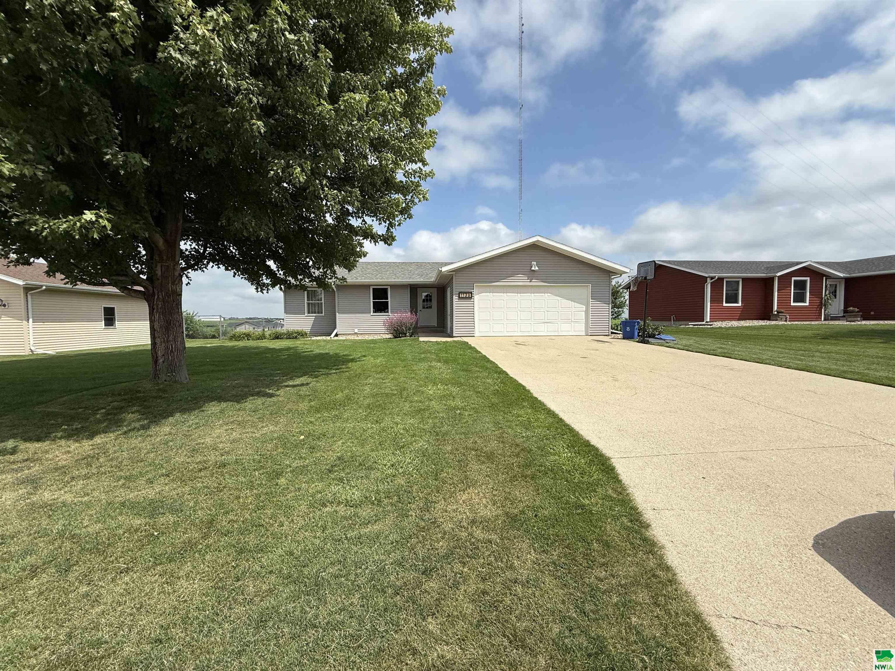 Property Photo: 1136 13th Street NE IA 51250
