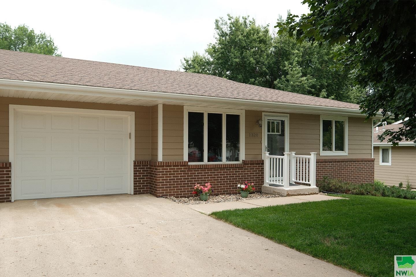 Property Photo:  1328 1st Ave SE  IA 51250 