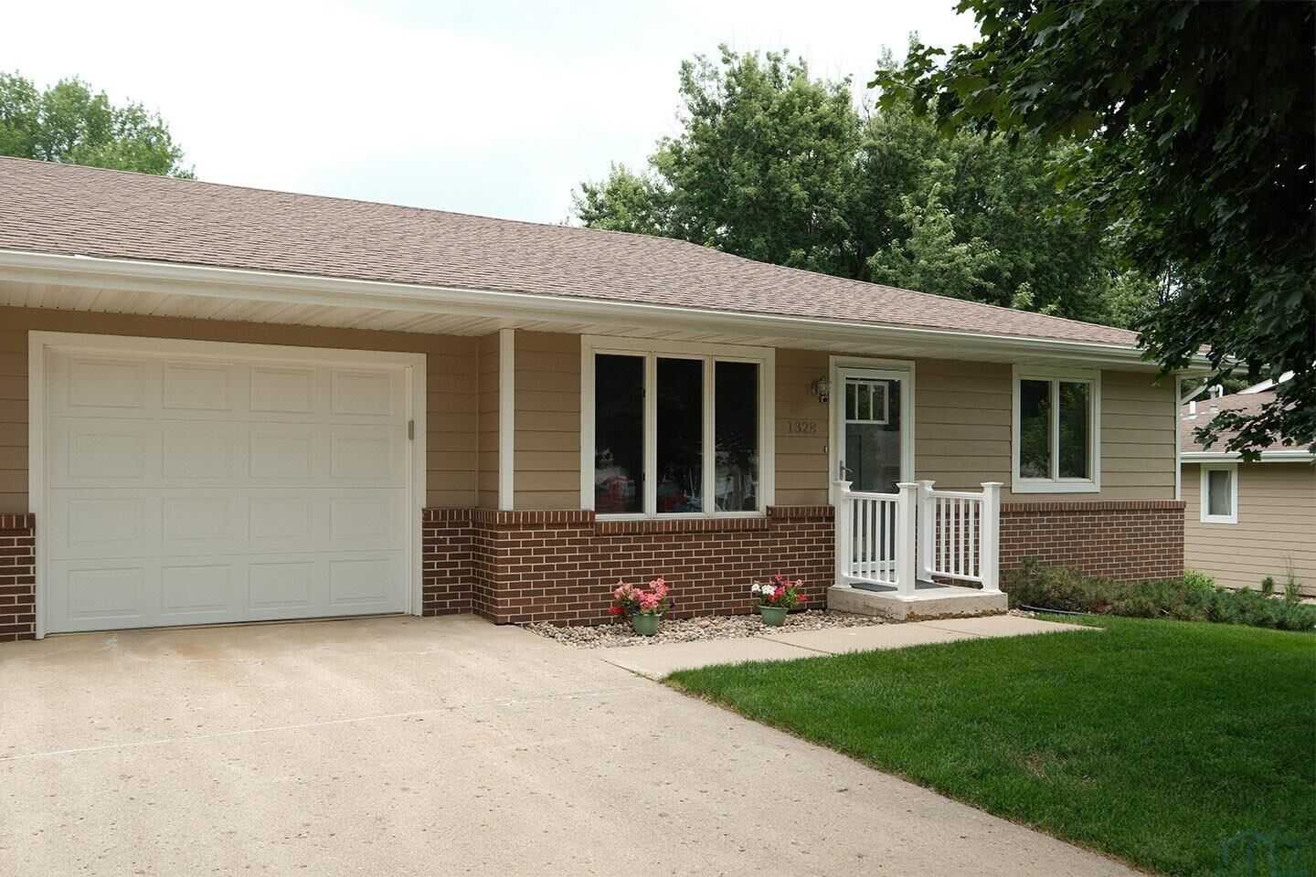 Property Photo:  1328 1st Ave SE  IA 51250 
