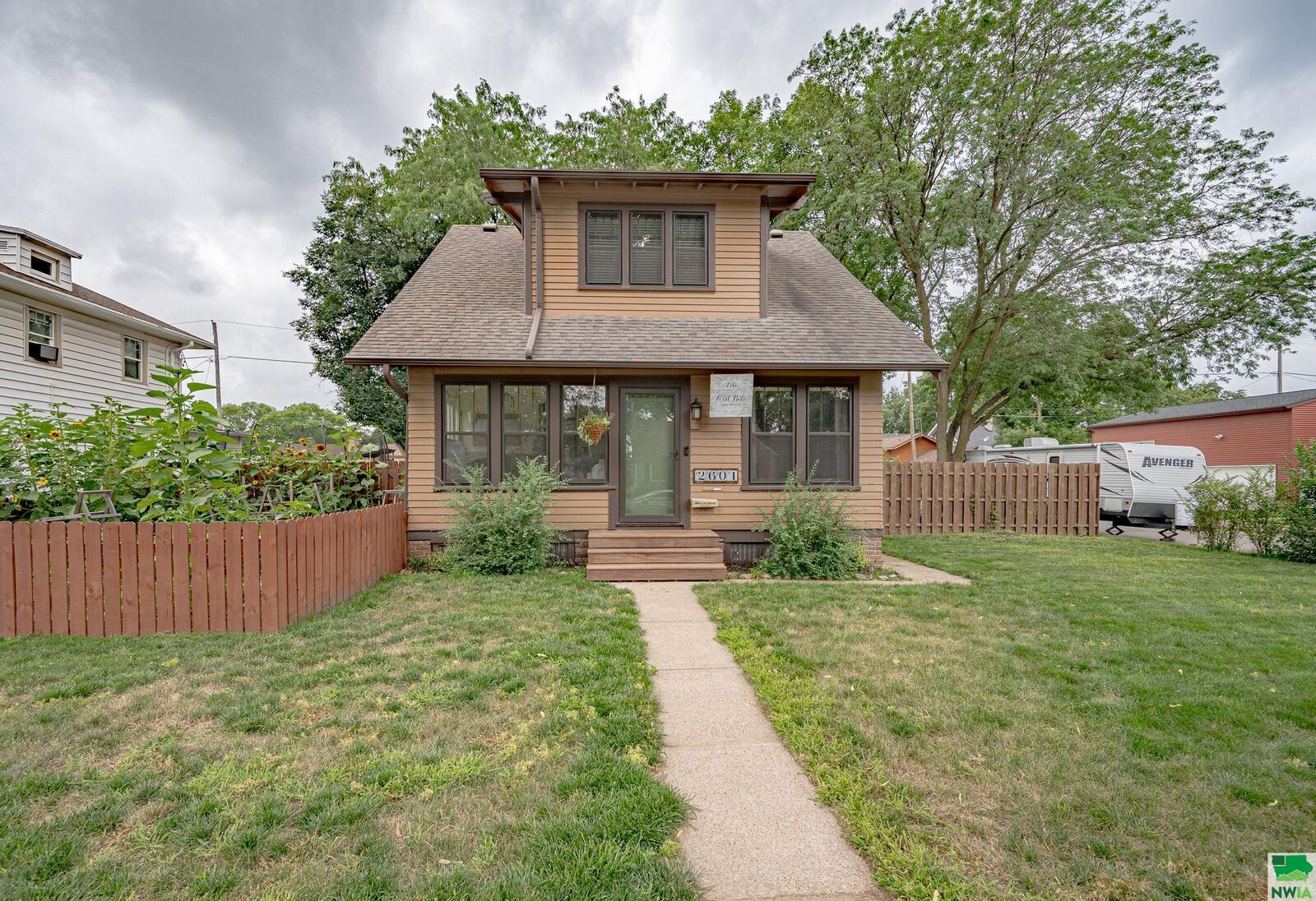 Property Photo: 2601 S Cypress St IA 51106