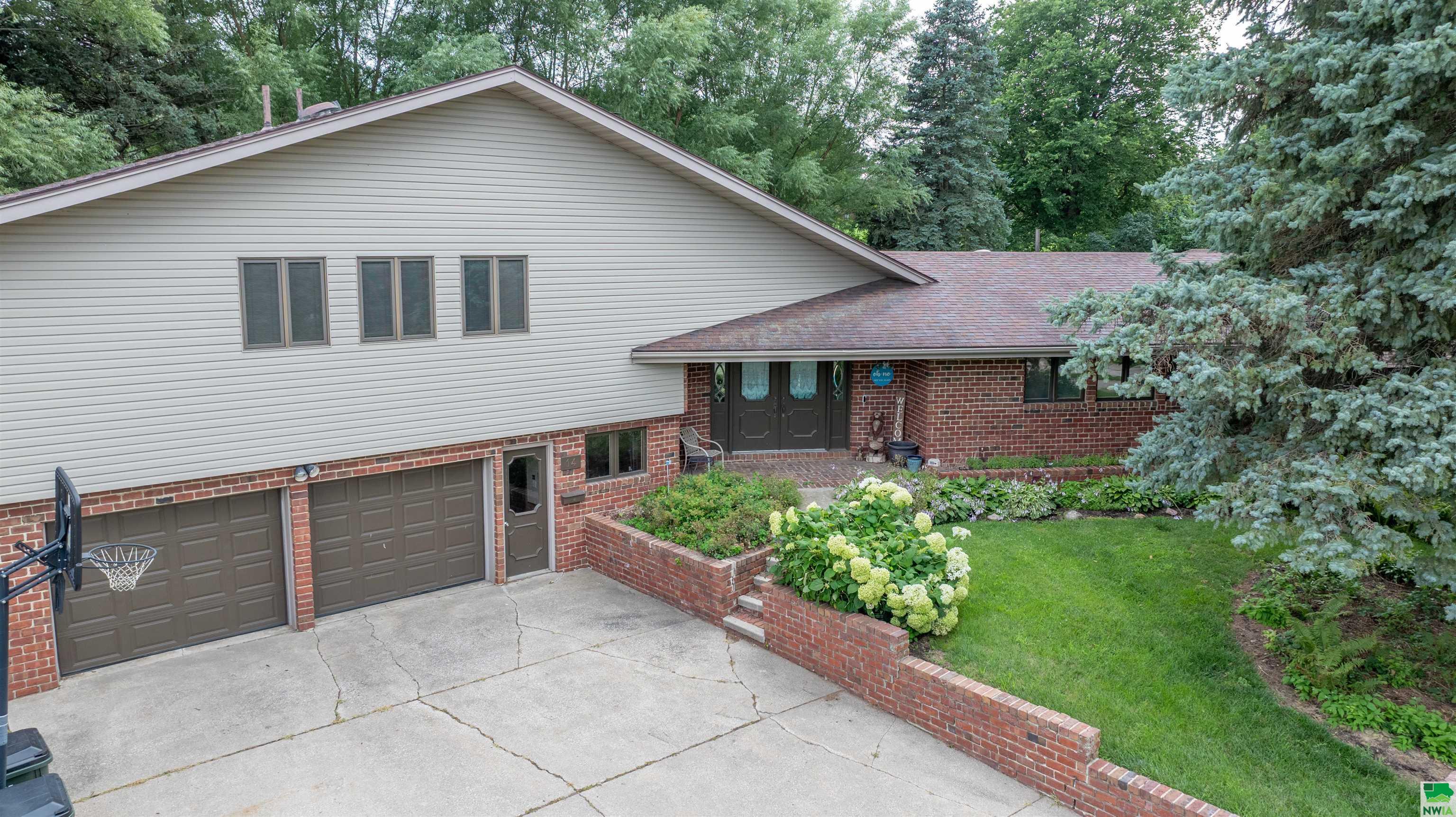 Property Photo: 14 Elmwood Drive IA 51034