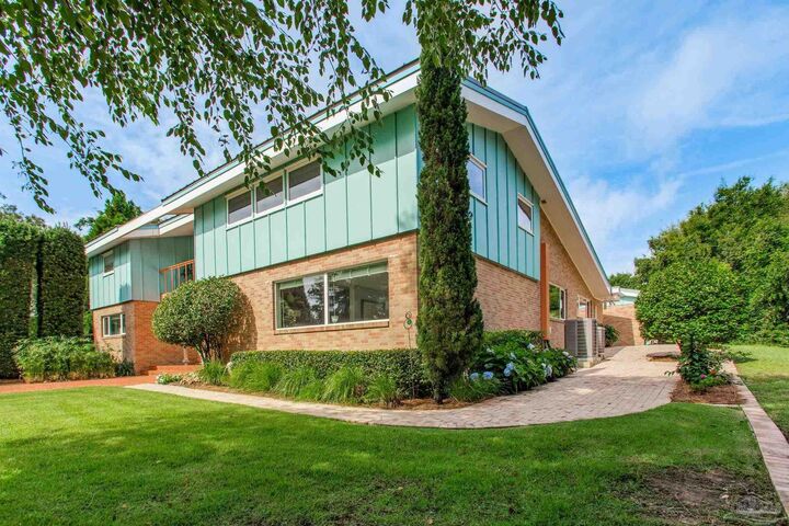 Property Photo: 2621 Paradise Point Dr FL 32503